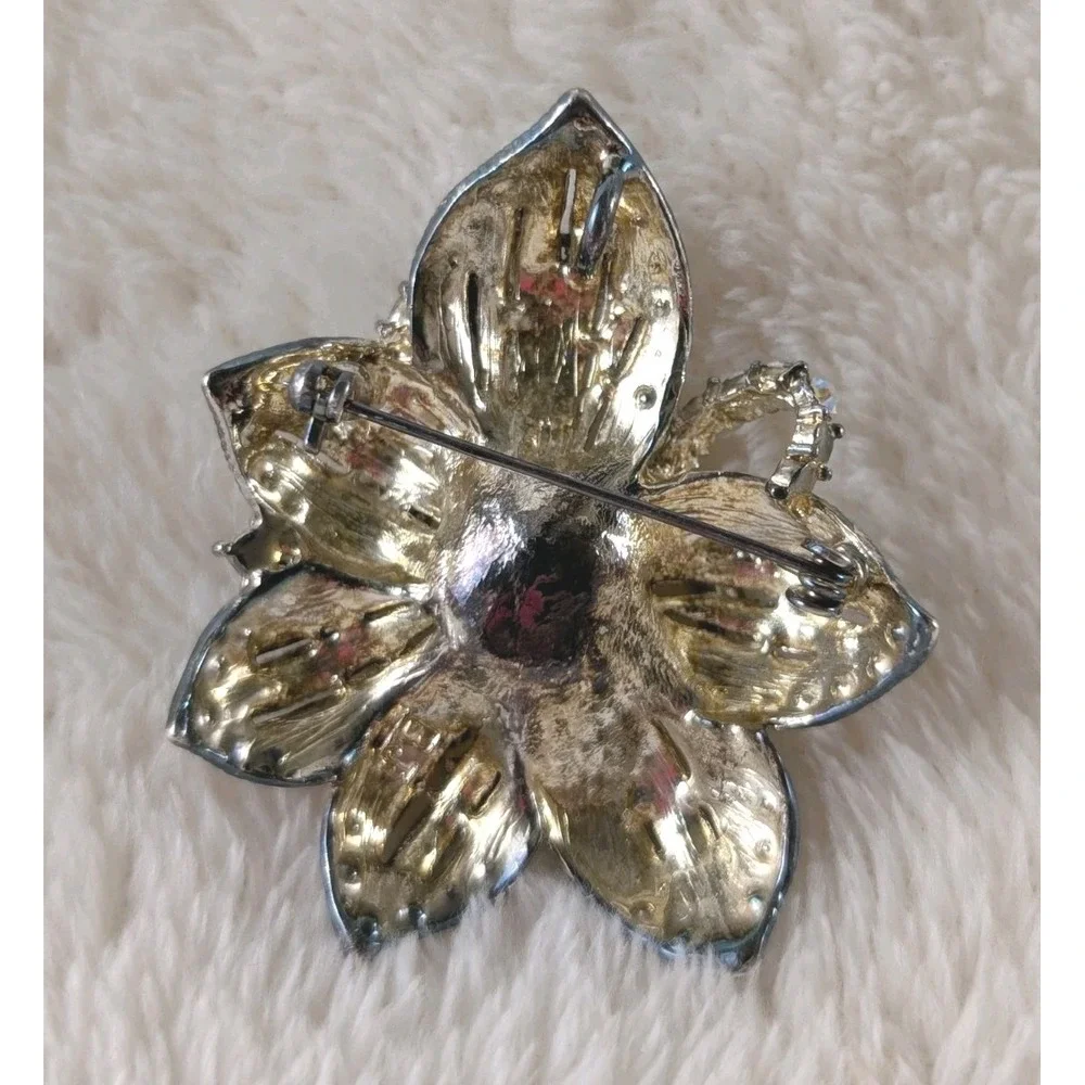 Vintage Rhinestone Flower Brooch‎ Faux Pearl Center Silver Tone AB Crystal Pin